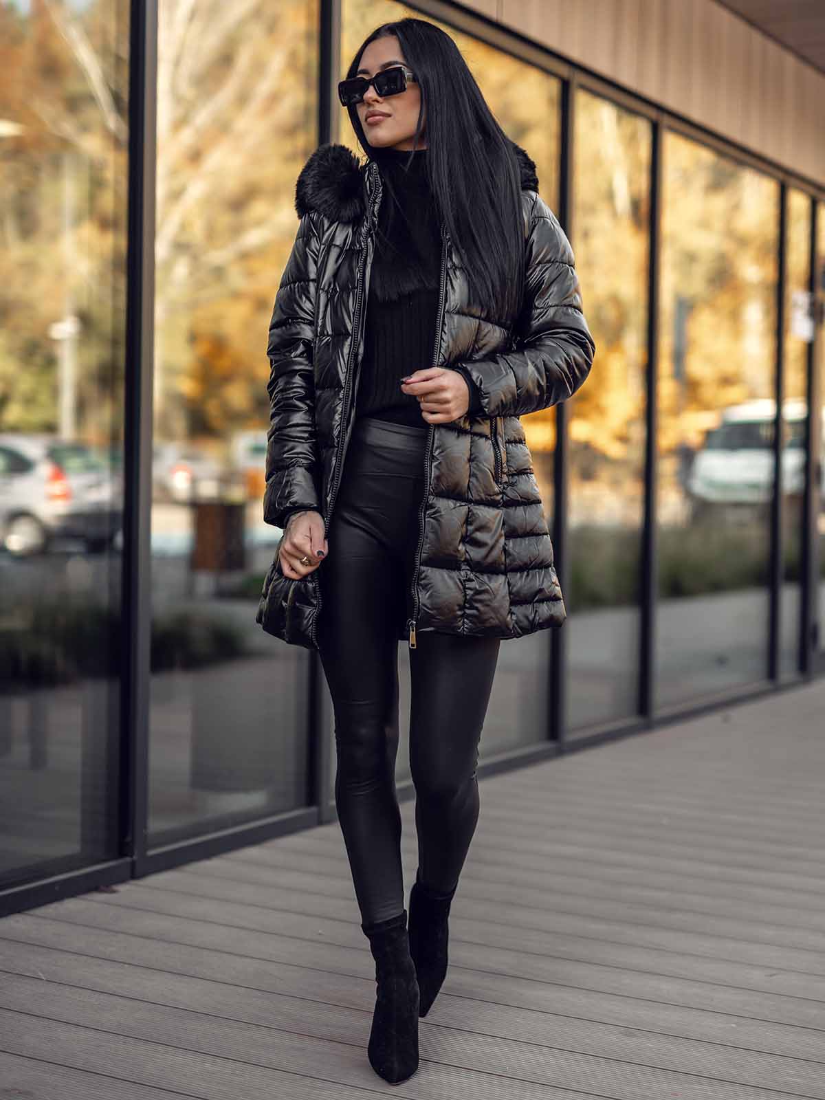 Czarna-dluga-pikowana-kurtka-plaszcz-damska-zimowa-z-kapturem-Denley