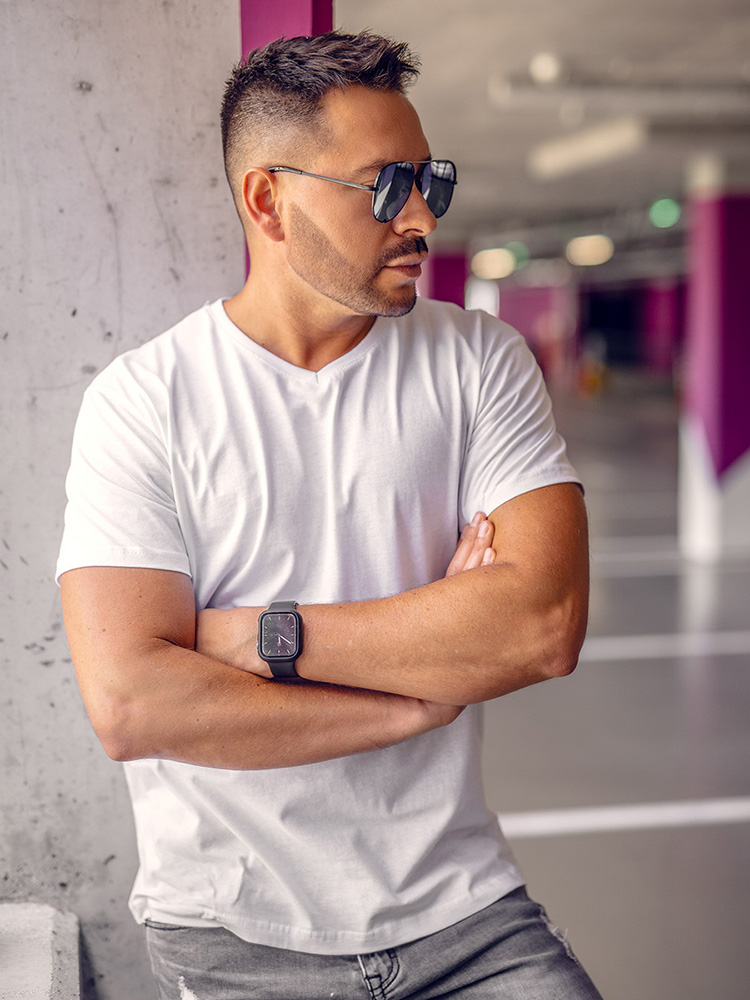 Bialy-t-shirt-meski-bez-nadruku-w-serek-Bolf