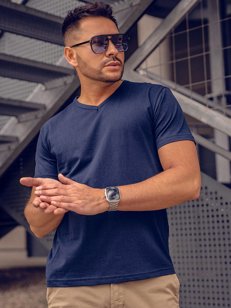 Granatowy-t-shirt-meski-bez-nadruku-w-serek-Bolf