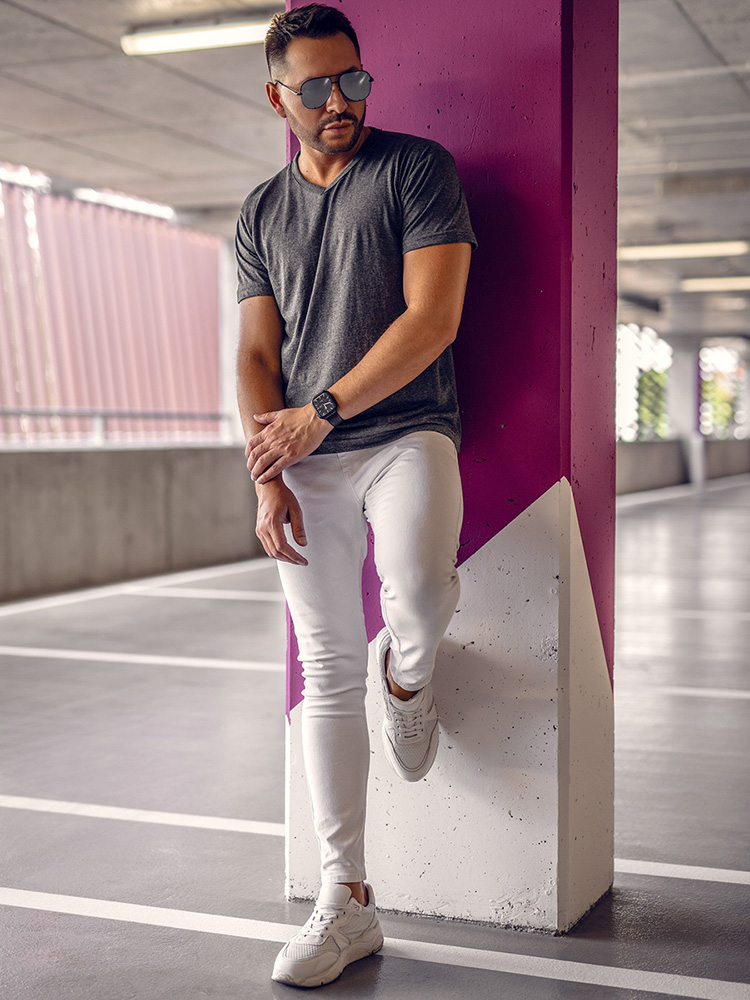 Antracytowy-t-shirt-meski-bez-nadruku-w-serek-Bolf