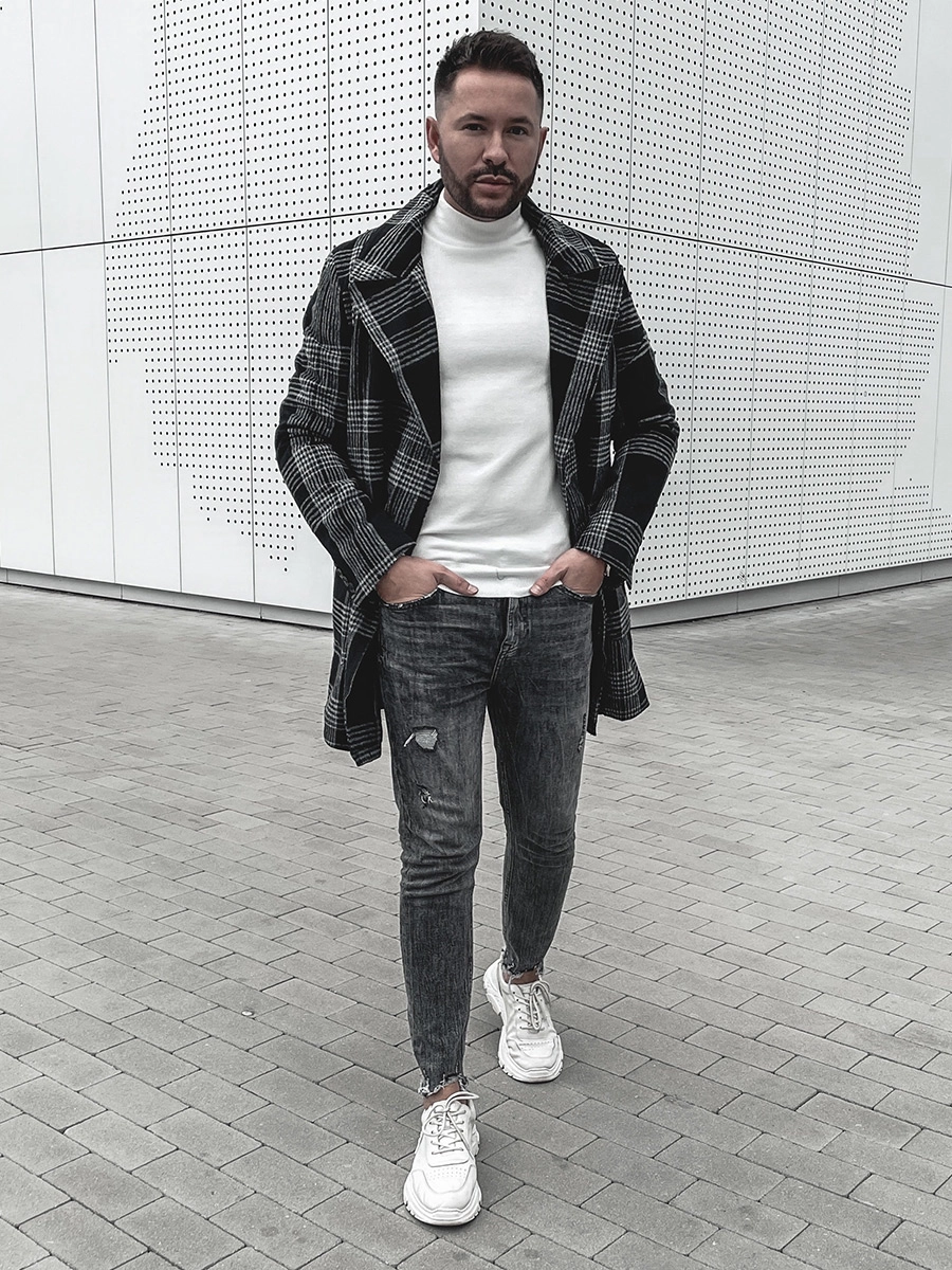 Czarny-ocieplany-plaszcz-meski-zimowy-w-krate-Denley