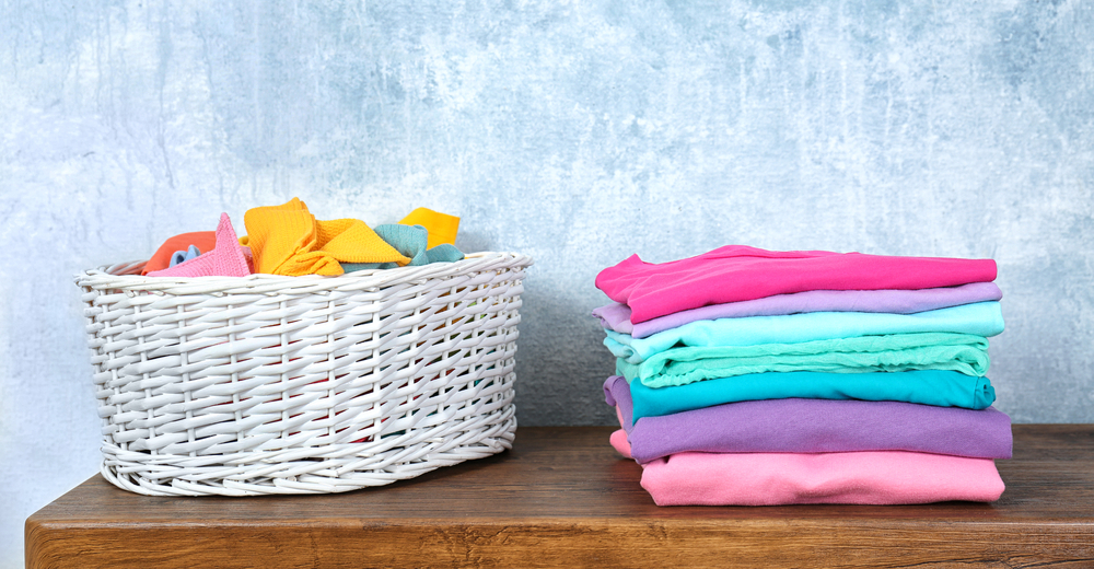 Jak uratować zafarbowane ubrania, czyli sposoby na odzyskanie prawdziwych kolorów ubrań