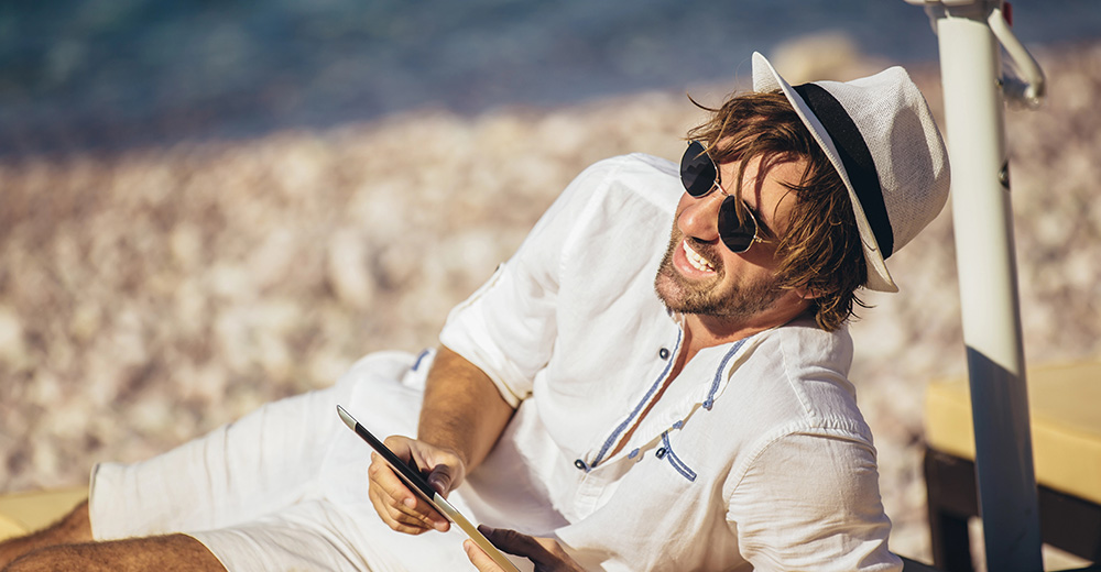 Męska moda na lato – jak ubierać się lekko, ale stylowo?