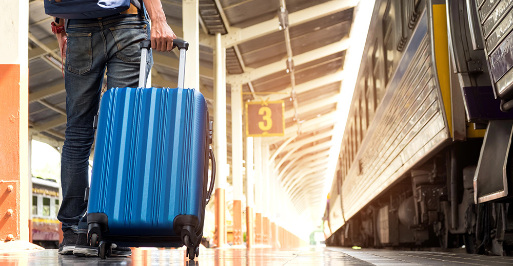 Minimalizm w walizce – jak zaplanować wakacyjne outfity?