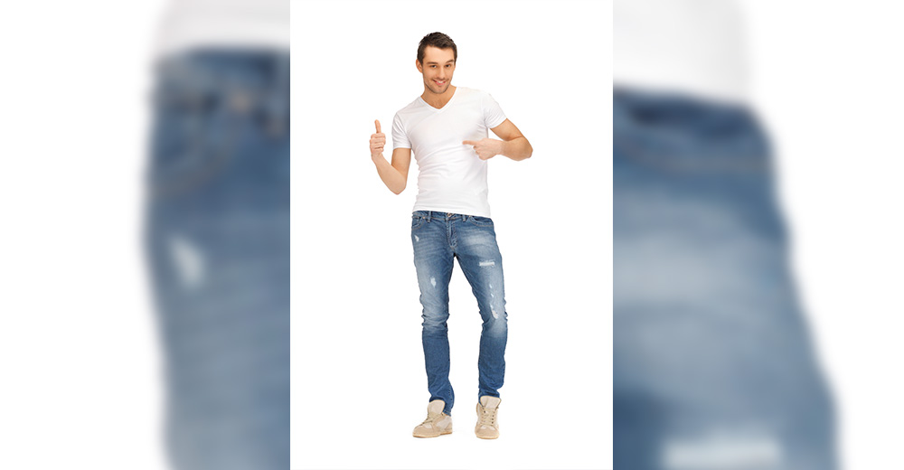 T-shirt w serek (V-neck) – komu pasuje i jak go nosić?