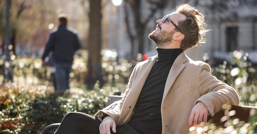 Jak wybrać idealny płaszcz męski? Praktyczny poradnik na jesień i zimę.