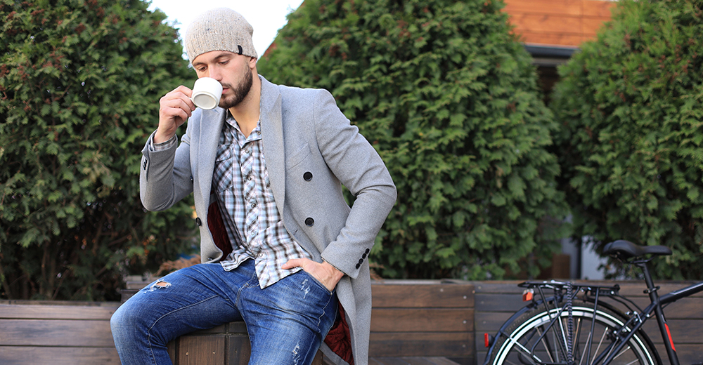 Płaszcz na zimę – jak połączyć styl i komfort cieplny?